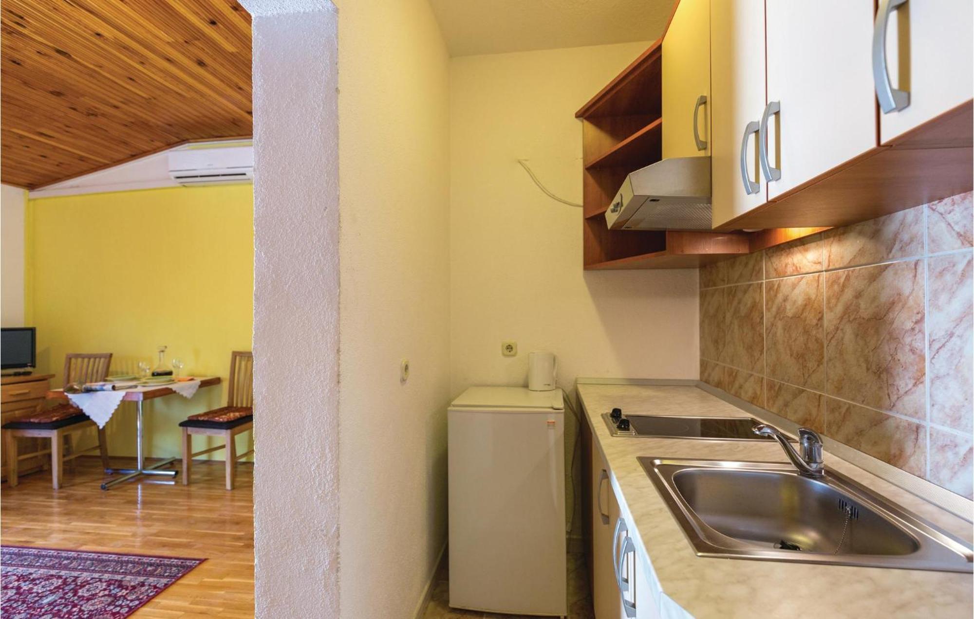 Nice Apartment In Makarska With House Sea View Eksteriør billede