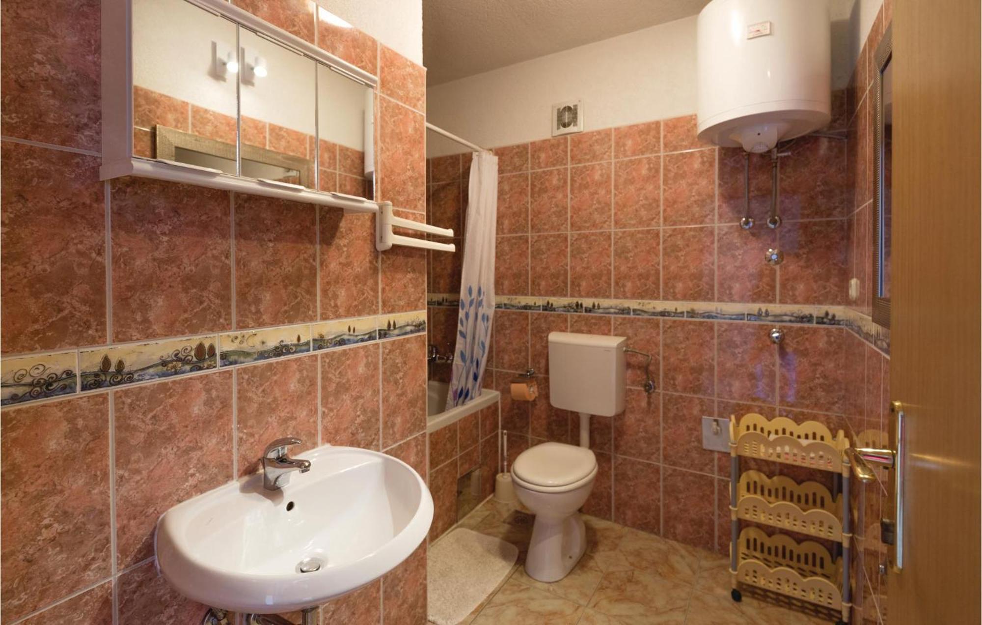 Nice Apartment In Makarska With House Sea View Eksteriør billede